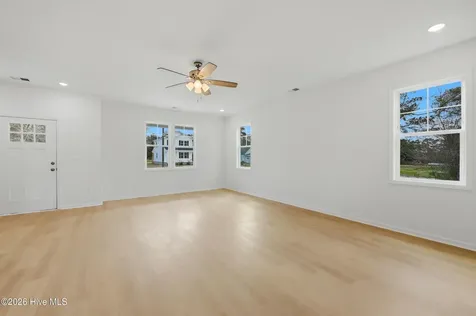 706 W Hayes Street Burgaw NC 28425