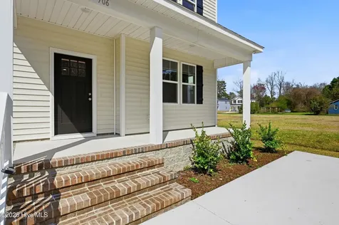 708 W Hayes Street Burgaw NC 28425
