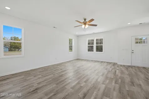 708 W Hayes Street Burgaw NC 28425