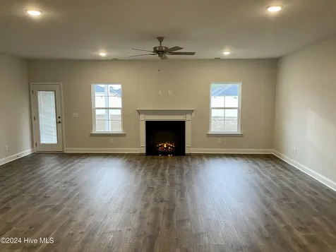 175 Seashore Street Grimesland NC 27837