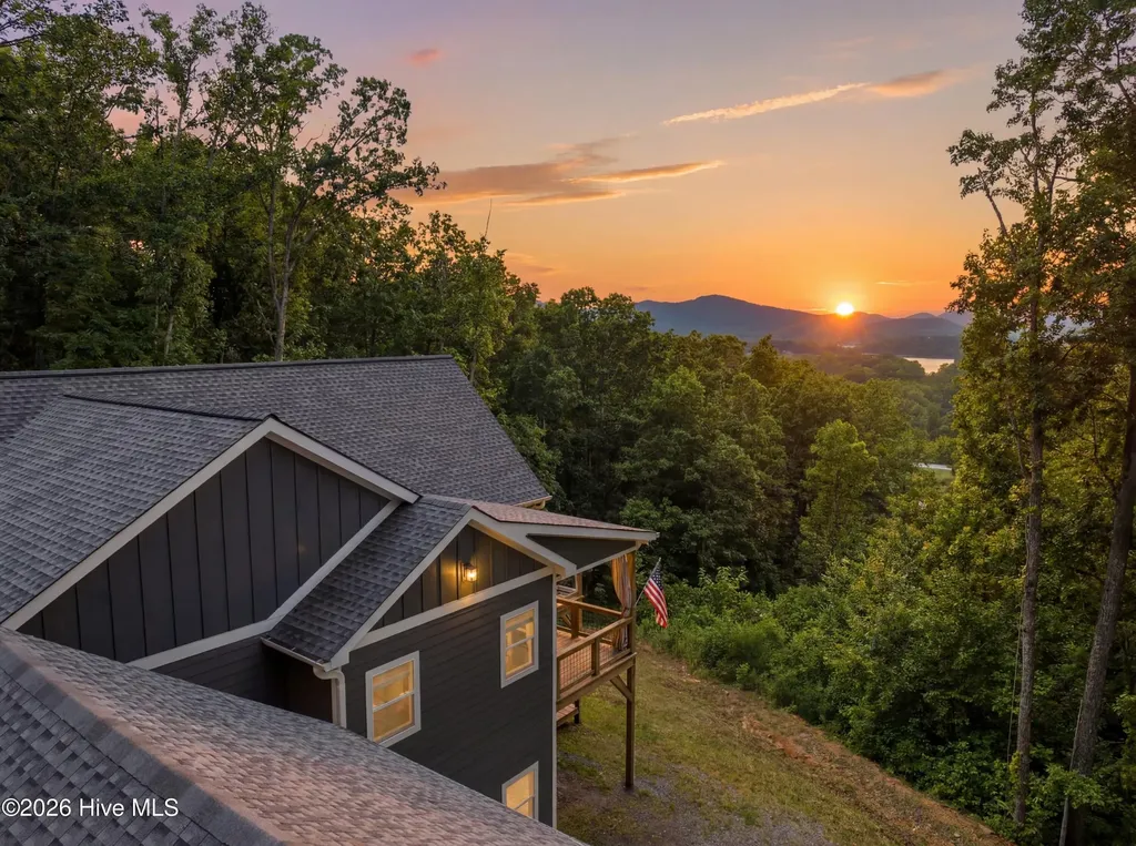 154 Blueberry Hill Hayesville NC 28904