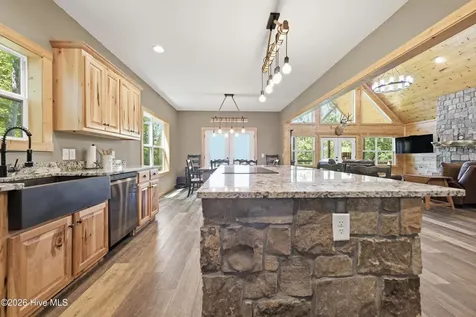 154 Blueberry Hill Hayesville NC 28904