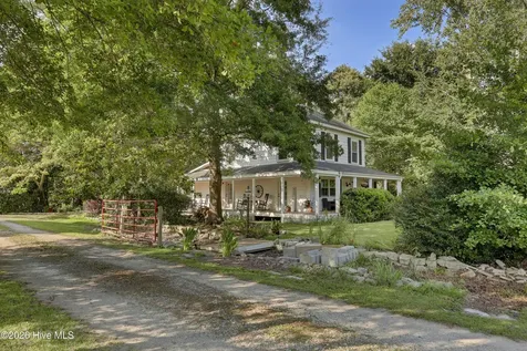 3698 Nc Highway 53 E Burgaw NC 28425