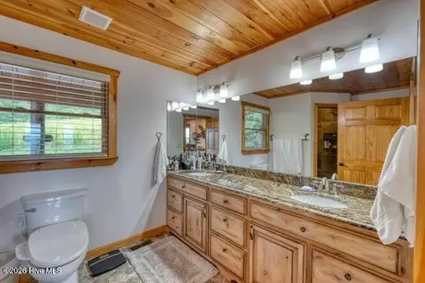 628 Madison Lane Brasstown NC 28902