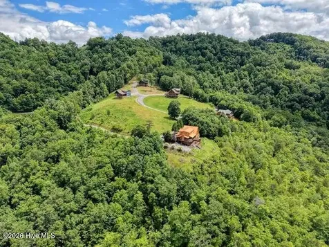 628 Madison Lane Brasstown NC 28902
