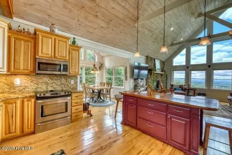 628 Madison Lane Brasstown NC 28902