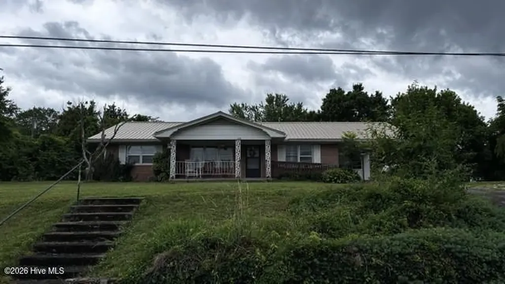 17 Moore Street Andrews NC 28901