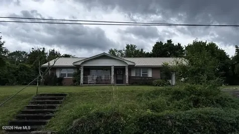 17 Moore Street Andrews NC 28901