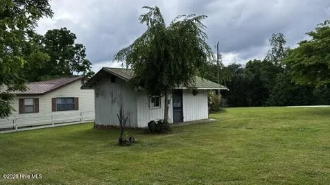 17 Moore Street Andrews NC 28901