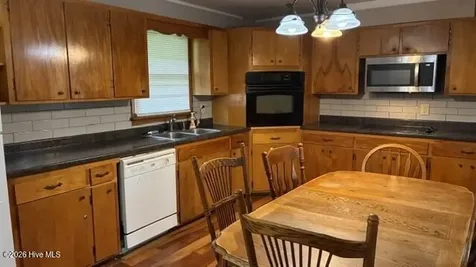 17 Moore Street Andrews NC 28901
