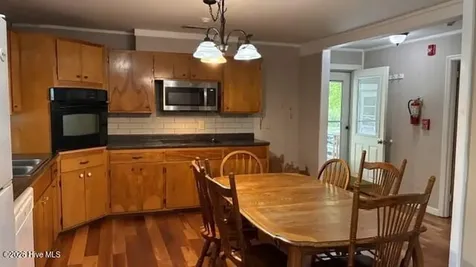 17 Moore Street Andrews NC 28901
