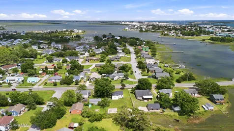 813 N 20th Street Morehead City NC 28557