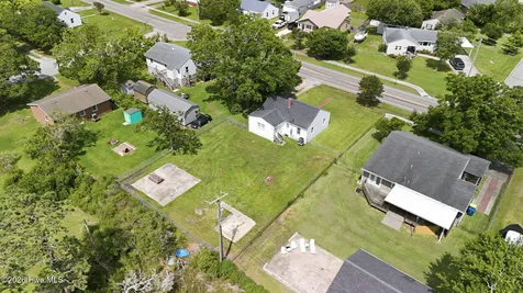 813 N 20th Street Morehead City NC 28557