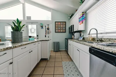 706 W 3rd Street Kill Devil Hills NC 27948
