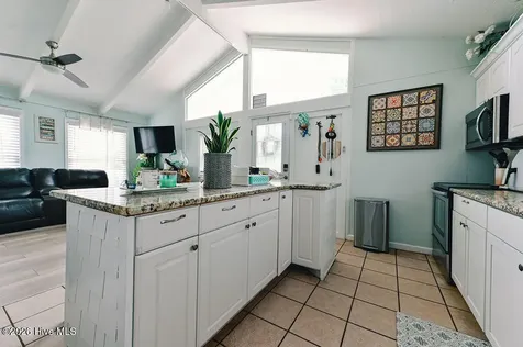 706 W 3rd Street Kill Devil Hills NC 27948