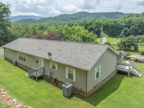 4122 Fairview Road Andrews NC 28901