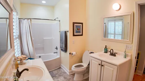 97 Woodbury Road Elizabethtown NC 28337