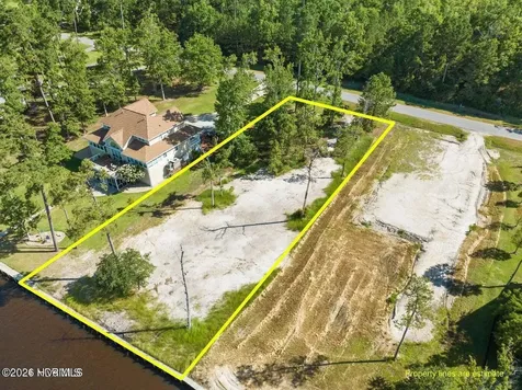 14 E Dowry Creek E Belhaven NC 27810