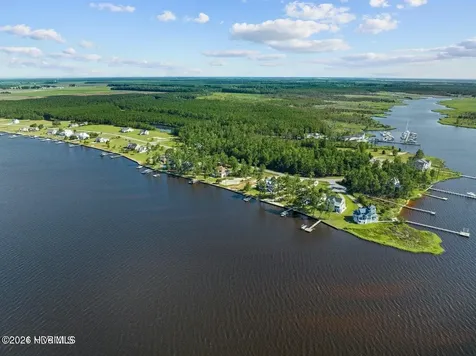 14 E Dowry Creek E Belhaven NC 27810