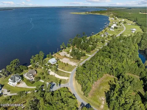 14 E Dowry Creek E Belhaven NC 27810