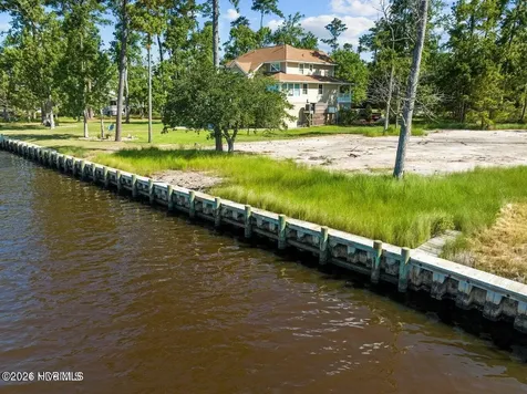 14 E Dowry Creek E Belhaven NC 27810