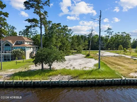 14 E Dowry Creek E Belhaven NC 27810