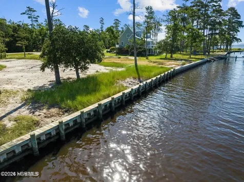 14 E Dowry Creek E Belhaven NC 27810