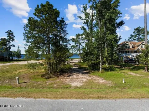 14 E Dowry Creek E Belhaven NC 27810