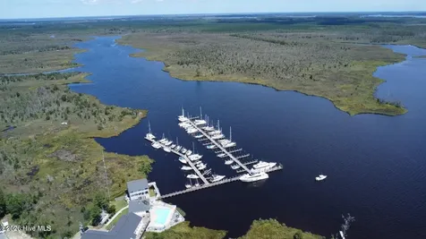 14 E Dowry Creek E Belhaven NC 27810