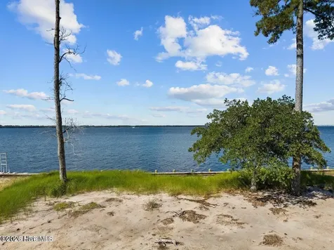 14 E Dowry Creek E Belhaven NC 27810