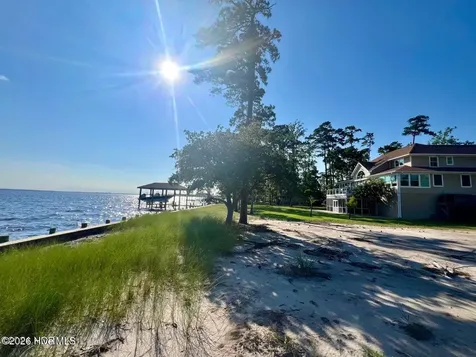 14 E Dowry Creek E Belhaven NC 27810