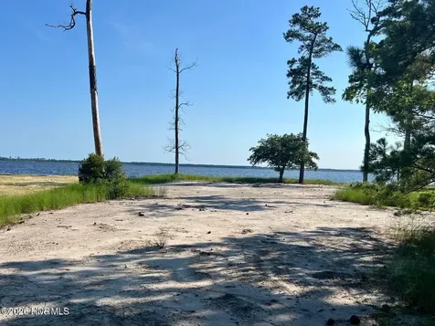 14 E Dowry Creek E Belhaven NC 27810