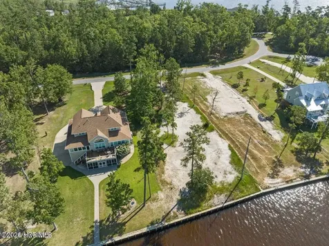 14 E Dowry Creek E Belhaven NC 27810