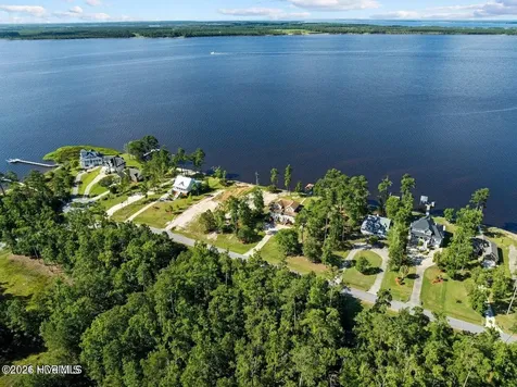 14 E Dowry Creek E Belhaven NC 27810