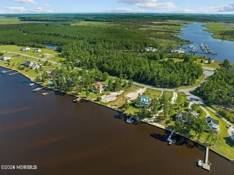 14 E Dowry Creek E Belhaven NC 27810