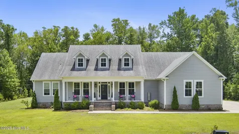 2703 E Fairway Road Morehead City NC 28557