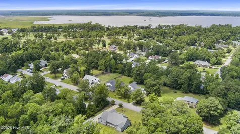 2703 E Fairway Road Morehead City NC 28557