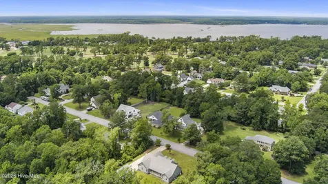2703 E Fairway Road Morehead City NC 28557