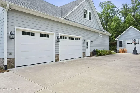2703 E Fairway Road Morehead City NC 28557