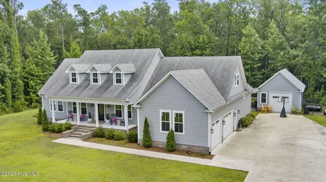 2703 E Fairway Road Morehead City NC 28557