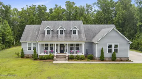 2703 E Fairway Road Morehead City NC 28557
