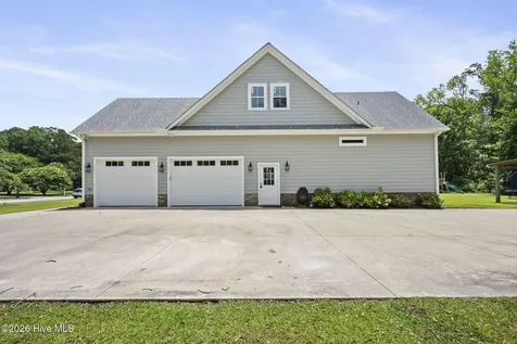 2703 E Fairway Road Morehead City NC 28557