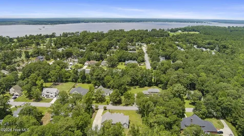2703 E Fairway Road Morehead City NC 28557