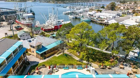 303 South Avenue Oriental NC 28571
