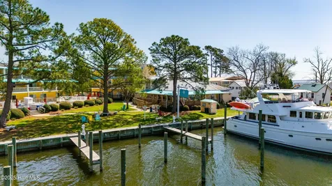 303 South Avenue Oriental NC 28571