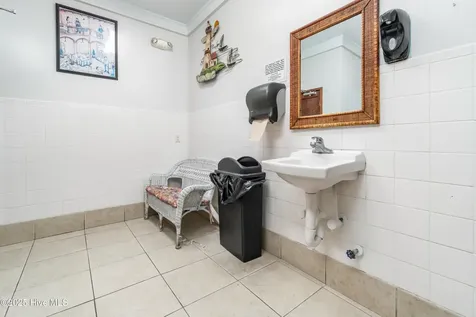 303 South Avenue Oriental NC 28571