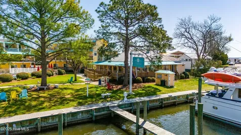 303 South Avenue Oriental NC 28571
