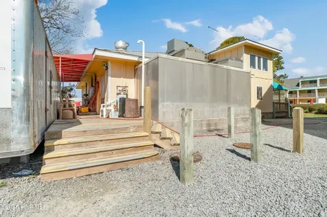 303 South Avenue Oriental NC 28571