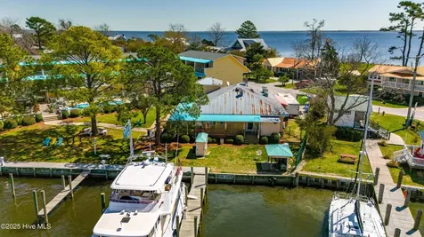 303 South Avenue Oriental NC 28571
