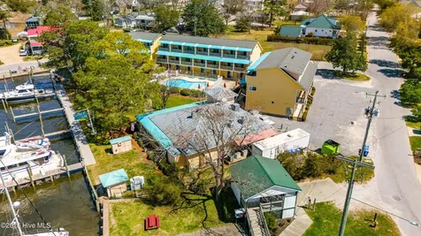 303 South Avenue Oriental NC 28571